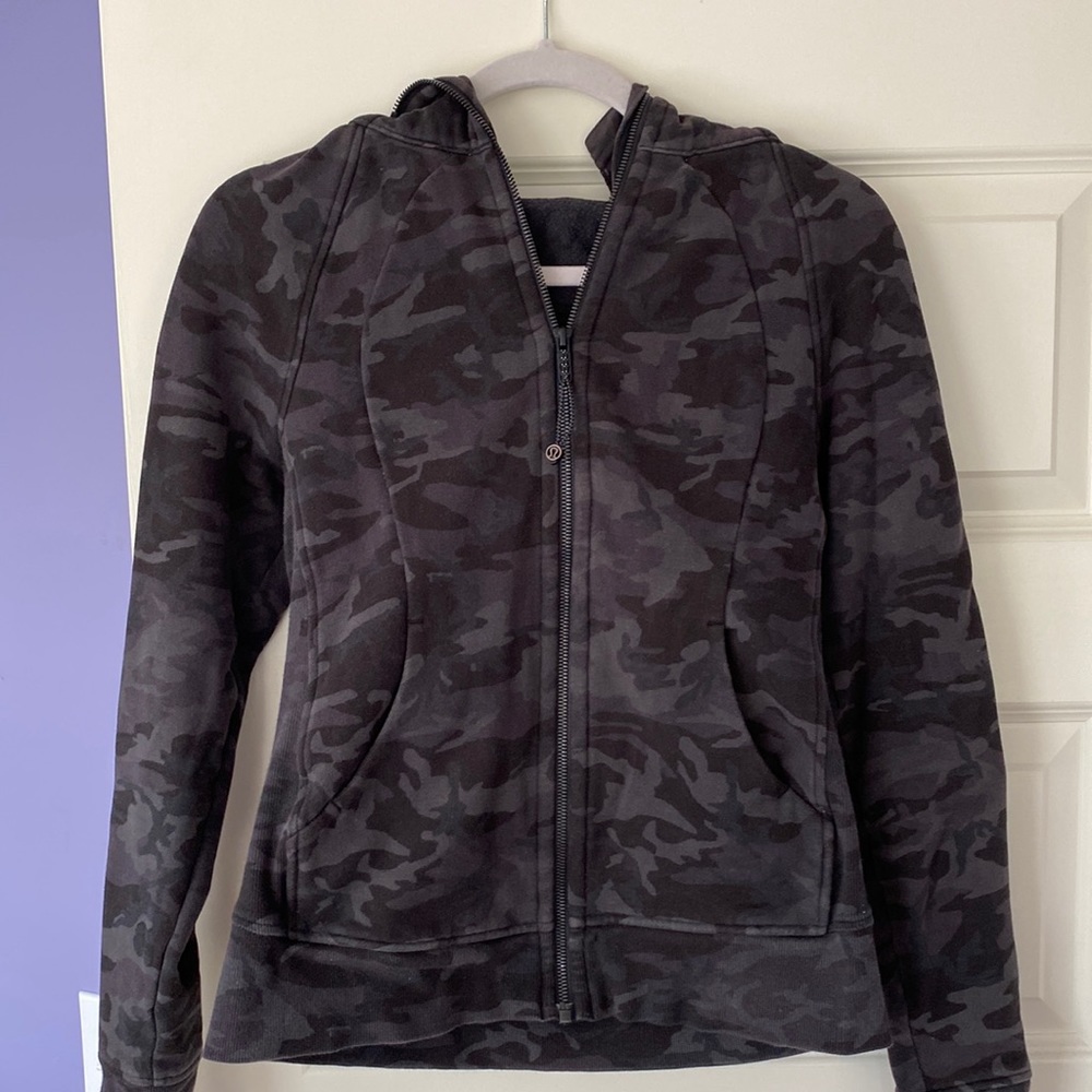 Lululemon Scuba Hoodie. Size 6. Great condition.